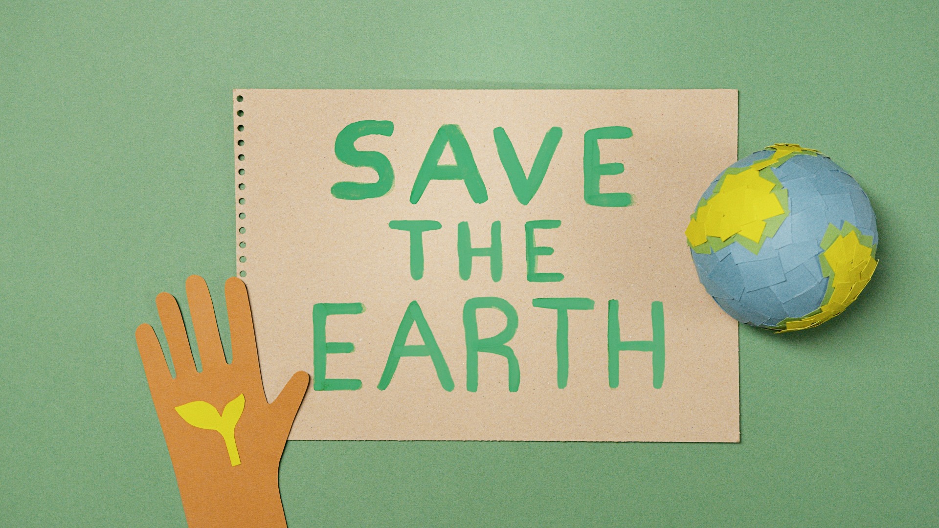 Papier portant le message “Save the Earth”