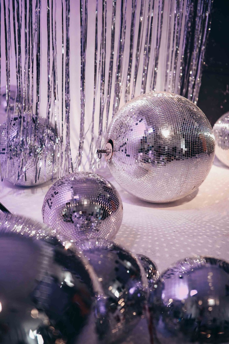 boule disco comme décoration d’un bal de promo