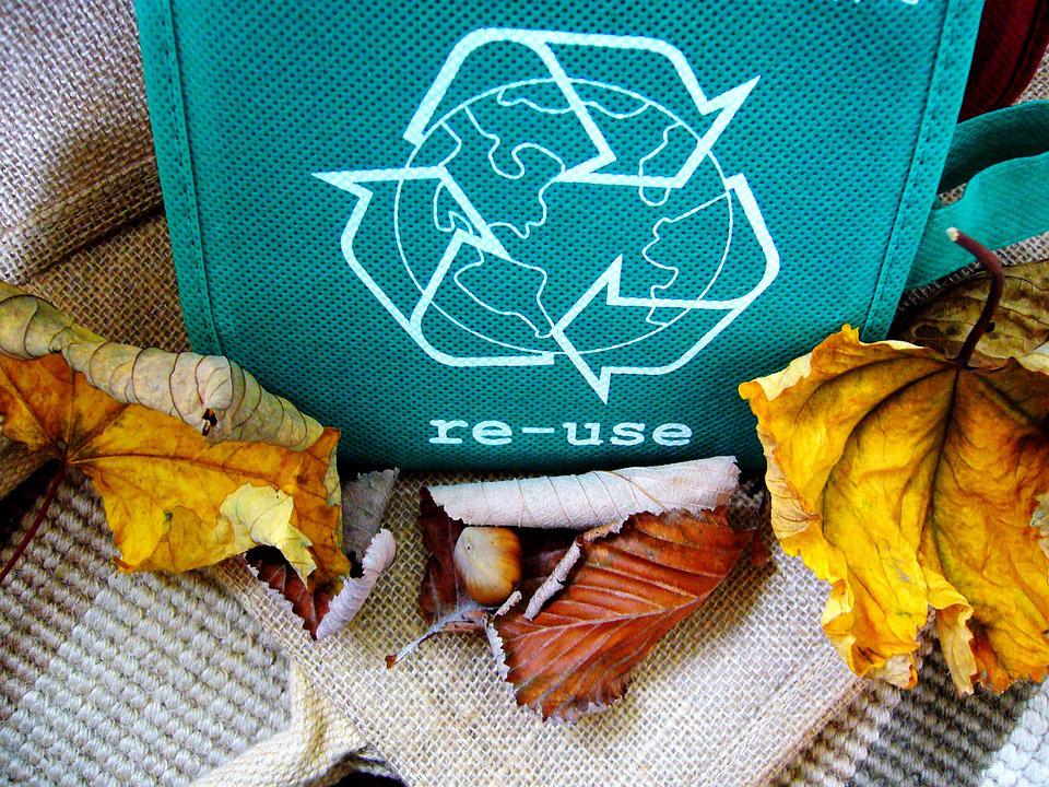 Logo recyclage avec le mot re-use