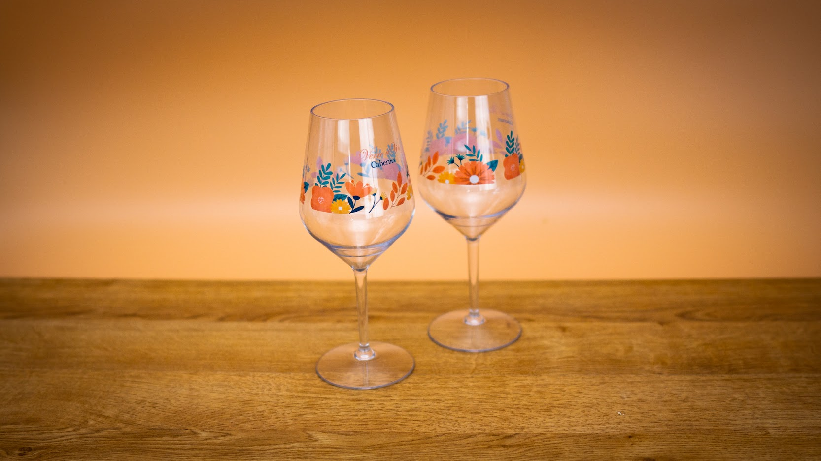 Verres à vin en plastique