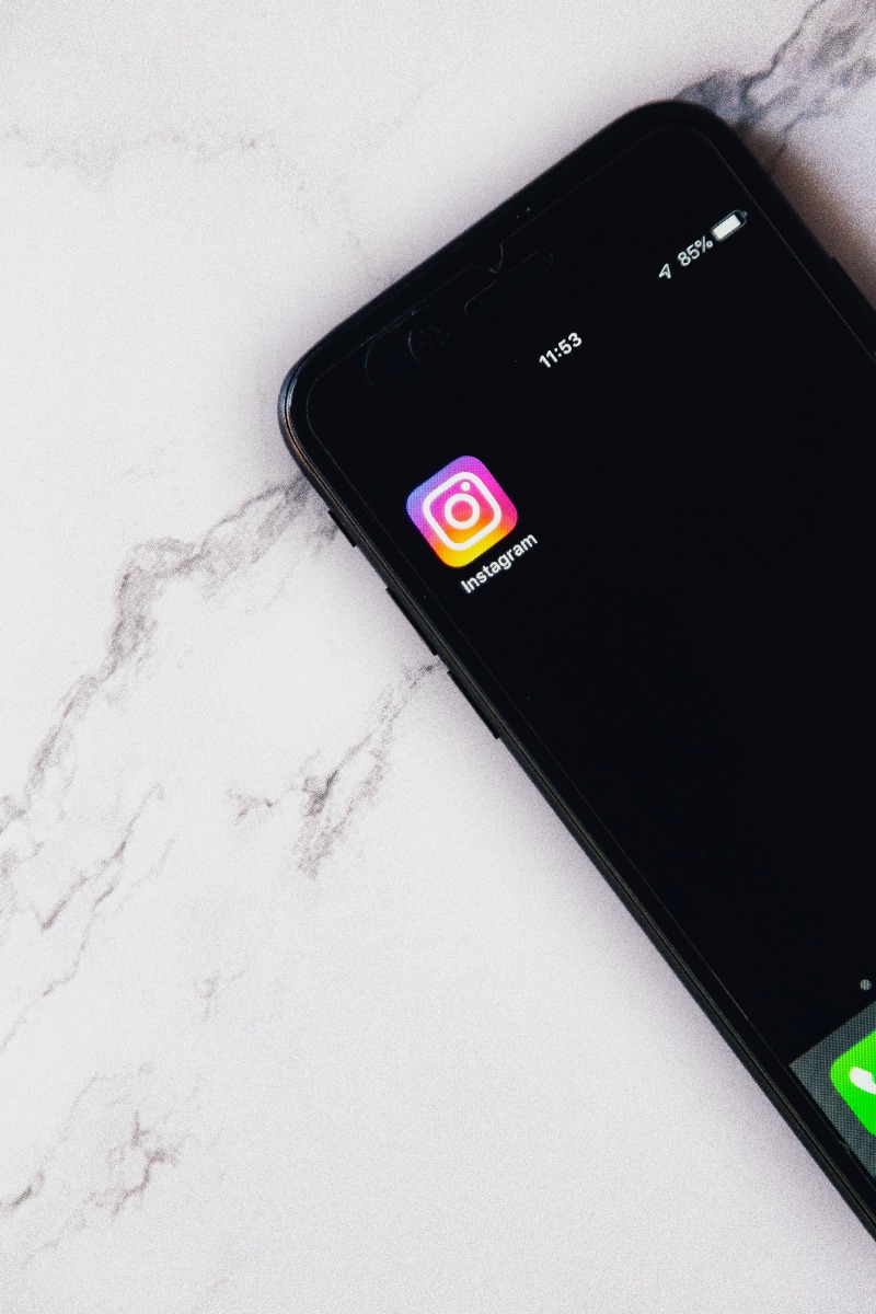 Téléphone avec l'application instagram