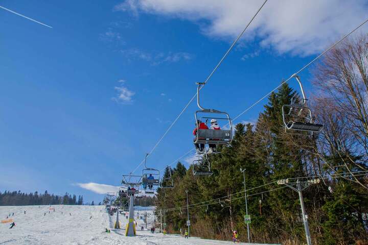 station de ski enneigée