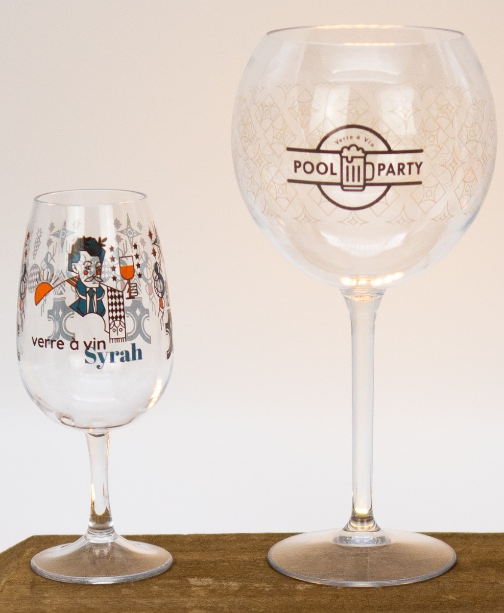 Verres plastiques personnalisés Syrah et Pool party